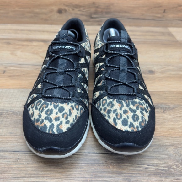 Skechers women size 8 Leopard Print Sneakers with Black slippers on shoes - Picture 3 of 9